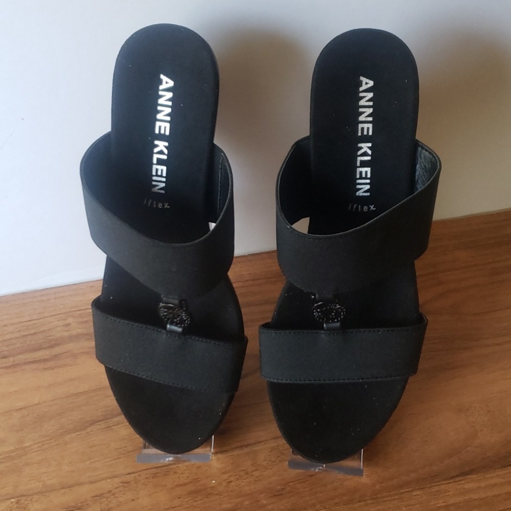 Anne Klein AK RIKKI Black Patent/fabric Wedge Sandal, Size 7M